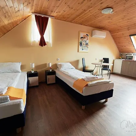 Bed & Breakfast Kamaras Klastrom House 3*