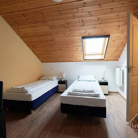 Kamaras Klastrom House Bed & Breakfast 3*