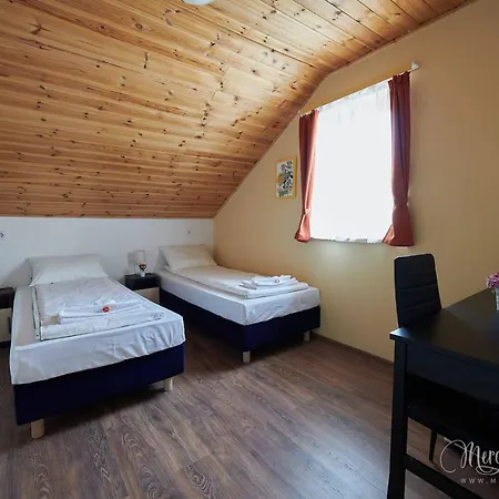Kamaras Klastrom House Bed & Breakfast