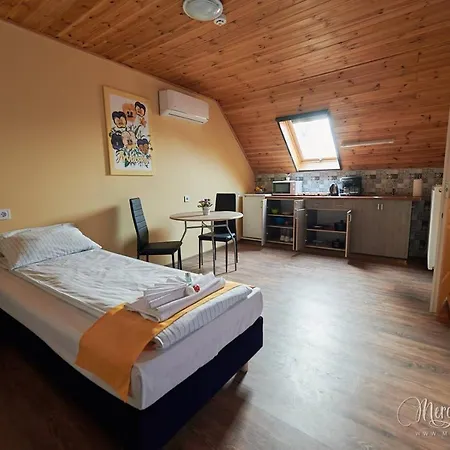 Kamaras Klastrom House Mogyoród