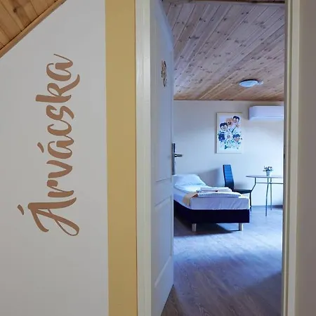 Kamaras Klastrom House فندق مبيت وإفطار