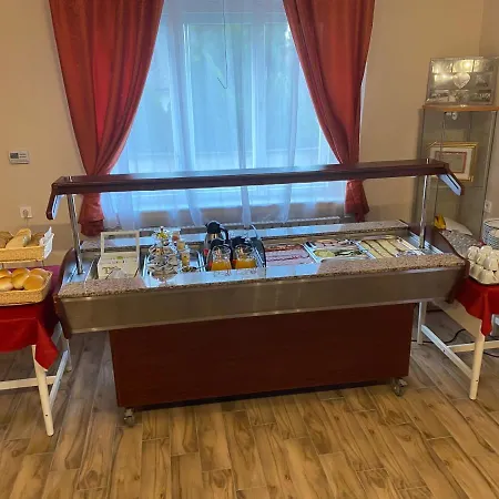 Kamaras Klastrom House Bed & Breakfast 3*