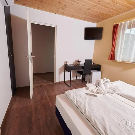 Kamaras Klastrom House 3* Mogyoród