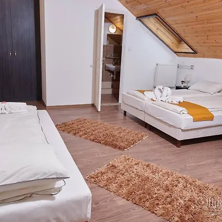 Kamarás Klastrom House Panzió