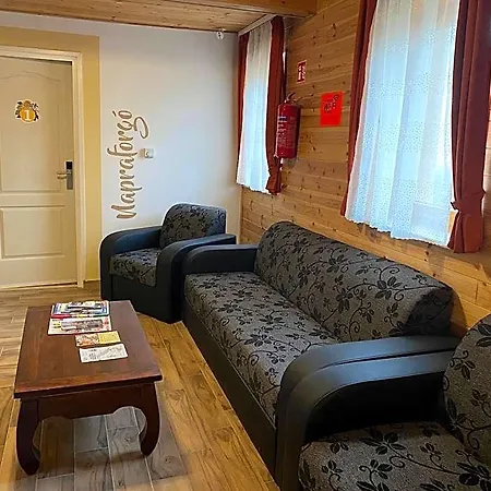 Kamaras Klastrom House 住宿加早餐酒店 3*