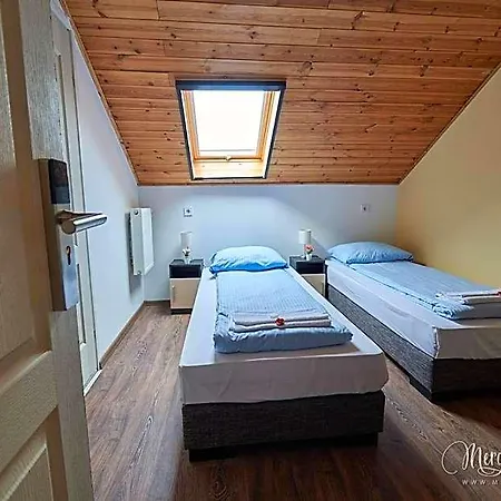 Kamaras Klastrom House 住宿加早餐酒店 3*