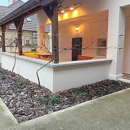 Kamaras Klastrom House 3* Mogyoród