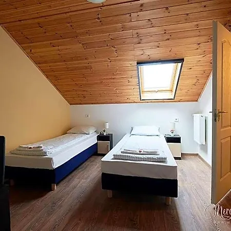 Kamaras Klastrom House 住宿加早餐酒店 3*