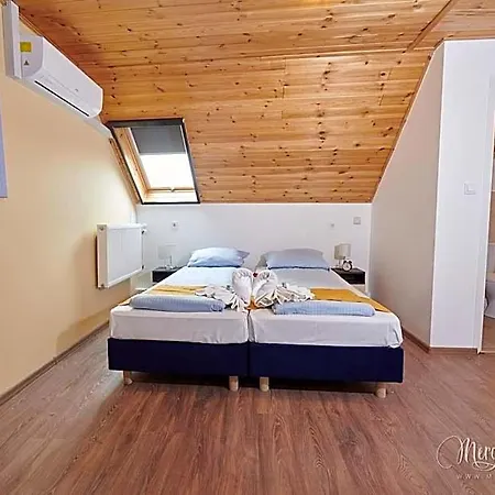 Kamaras Klastrom House Mogyoród