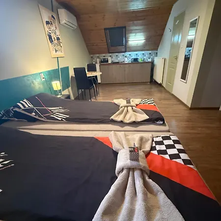 Kamaras Klastrom House 3* Mogyoród