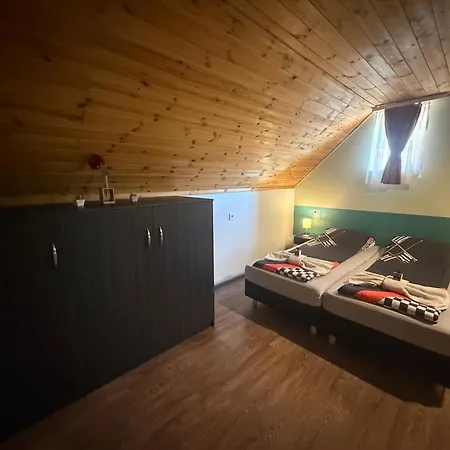 Kamarás Klastrom House Bed & Breakfast 3*