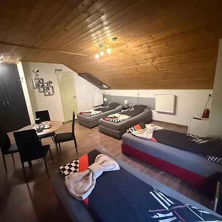 Kamaras Klastrom House Mogyoród
