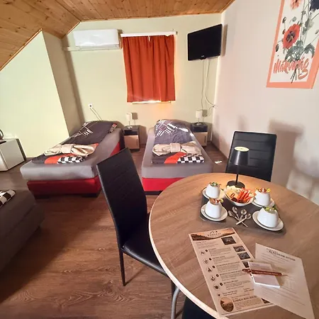 Kamaras Klastrom House Mogyoród