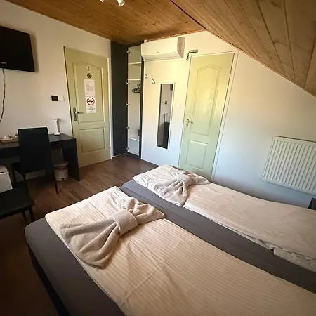 Kamarás Klastrom House Bed & Breakfast