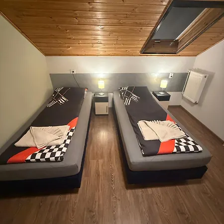 Kamaras Klastrom House Frühstückspension Mogyoród