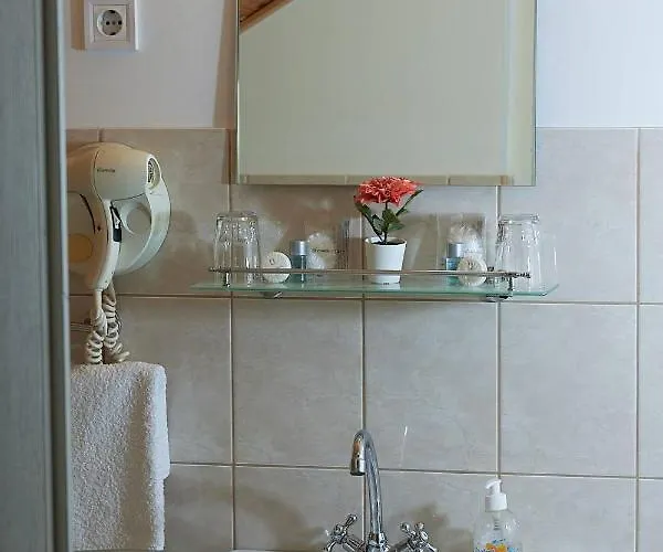 Bed and breakfast Kamarás Klastrom House 3*