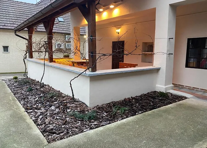 Kamarás Klastrom House 3* Mogyoród