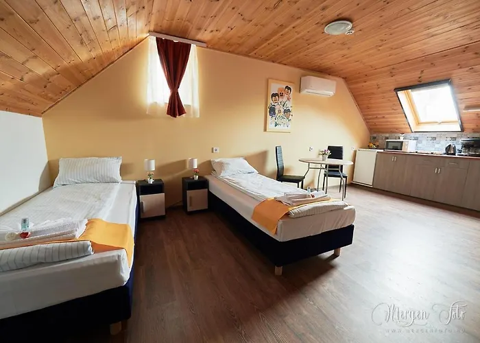 Bed and breakfast Kamarás Klastrom House 3*