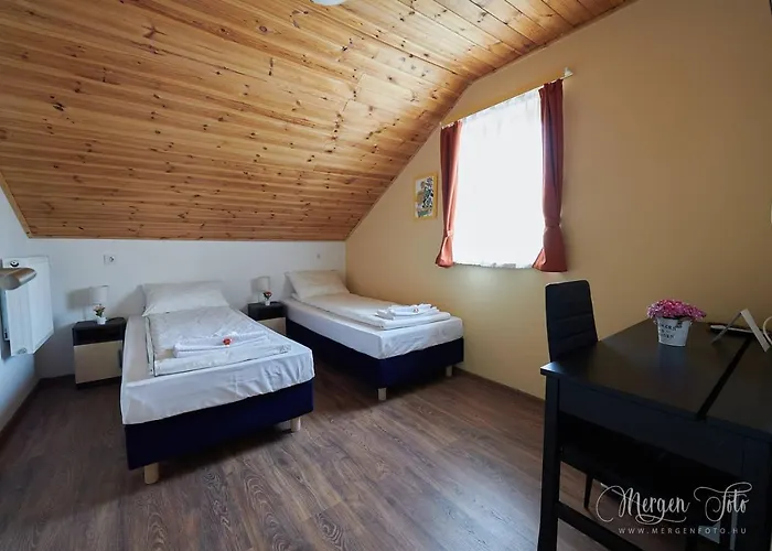 Kamarás Klastrom House Bed and breakfast