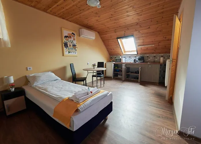 Kamarás Klastrom House Mogyoród