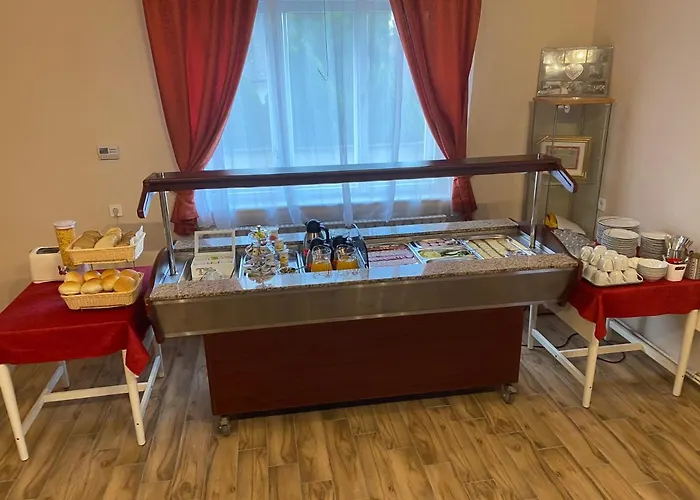 Kamarás Klastrom House Bed and breakfast 3*