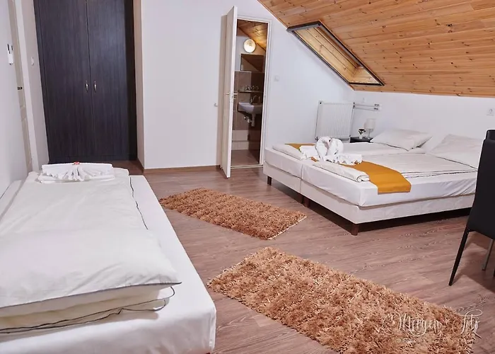 Kamarás Klastrom House Bed and breakfast
